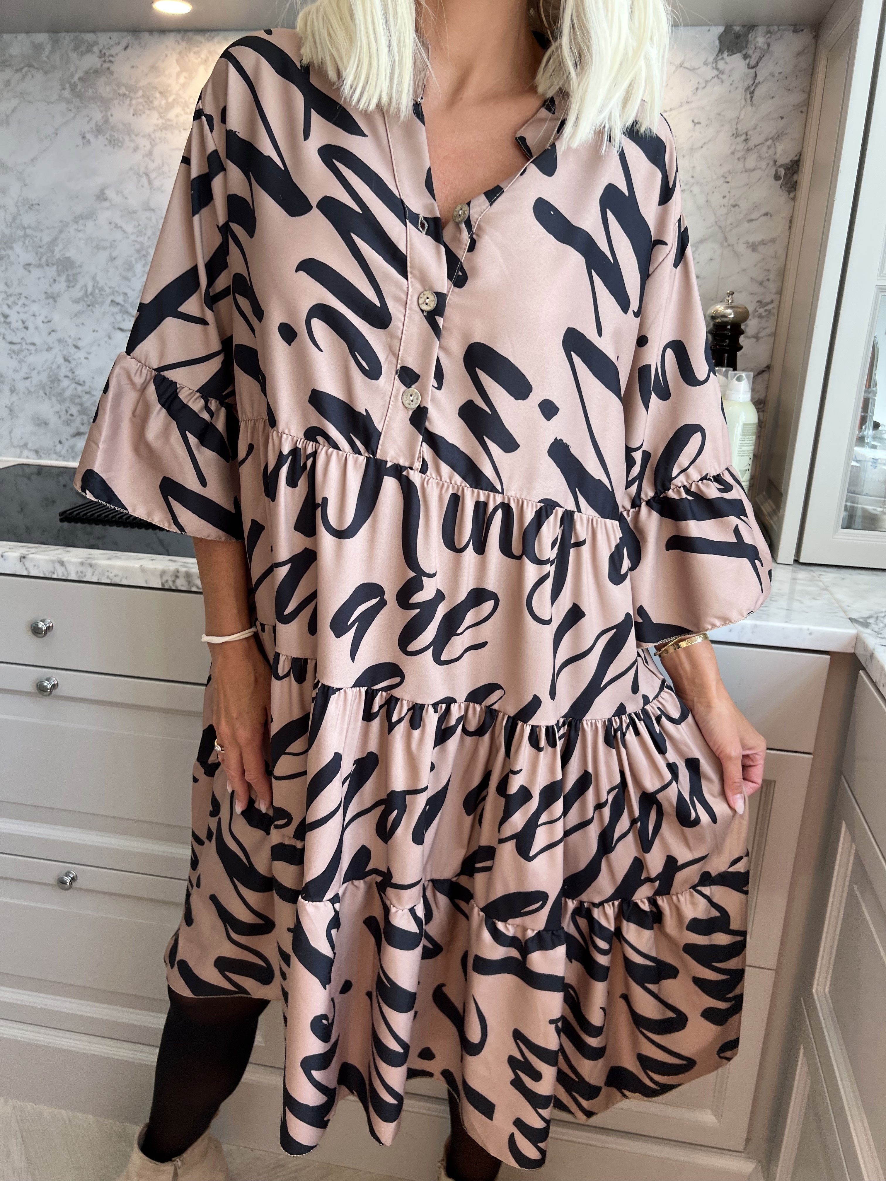 Elmis - Sød kjole med tekst